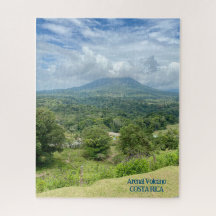 Volcán Arenal en las nubes rompecabezas en Costa R