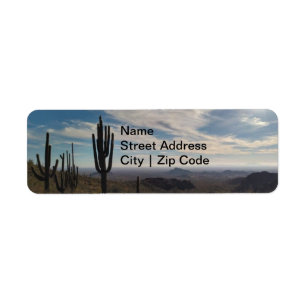 Volver etiqueta con fondo de escena desierto