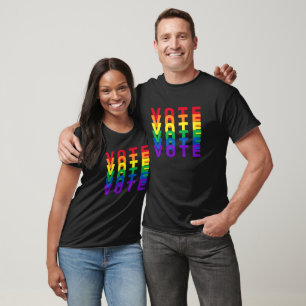 VOTE Cartas arcoiris en camiseta masculina