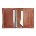 Walnut Brown Leather Slim Wallet<br><div class="desc">Nos ha encantado producir billeteras en los últimos años. Nos complace lanzar nuestro nuevo diseño de cartera delgada para aquellos que buscan una cartera de alta calidad con un poco menos de bulto de bolsillo. Esta es una cartera de hombres de alta calidad diseñada y hecha a mano por miembros...</div>