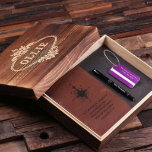 Wanderlust Gift Set: Etiqueta púrpura, pluma y dia<br><div class="desc">Juego de regalos de 4pc para hombres o mujeres,  incluye diario de cuero,  etiqueta para equipaje (6 colores),  bolígrafo y caja de madera keepsake,  cada uno personalizado con lo que quieras.</div>