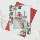 Watercolor Hollies Faux Gold Happy Holidays<br><div class="desc">Envíe la alegría de sus seres queridos esta temporada con esta hermosa tarjeta plana de fotos de Happy Holidays. Tiene acuarelas, falsos acentos de Relieve metalizado dorado, un patrón festivo a juego con la tipografía moderna. Los textos son totalmente editables. Personalice esta tarjeta fotográfica de vacaciones completas añadiendo su foto,...</div>