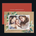 Watercolor Hollies Kraft Papel Foto Botánica<br><div class="desc">Envíe a sus seres queridos saludos de vacaciones esta temporada con esta rústica tarjeta plana de fotos horizontal de vacaciones. Cuenta con colmenas acuáticas, falsos acentos de Relieve metalizado dorado, un patrón festivo a juego, un fondo de papel imitación kraft y tipografía moderna. Los textos son totalmente editables. Personalice esta...</div>