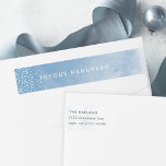 Watercolor Snfall Hanukkah Return Address<br><div class="desc">Elegantes etiquetas de dirección de retorno de parrilladas de arena están diseñadas para coordinarse con nuestras colecciones de tarjetas Hanukkah Shining Wishes and Watercolor Wishes. Las etiquetas tienen un fondo de agua azul salpicado de nieve en caída. Personalice con su dirección de retorno en la parte delantera de la parrilla...</div>