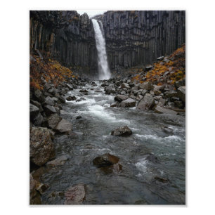 Watervall de Svartifoss en la impresión de la foto