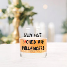 Cita Divertida de Influencer en Vaso de Whisky par