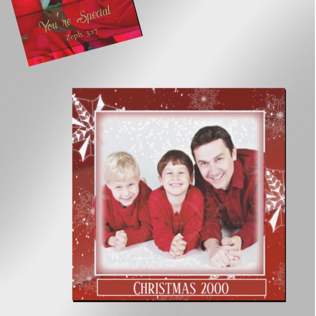 White Snow on Red Canvas Christmas Magnet (Subido por el creador)