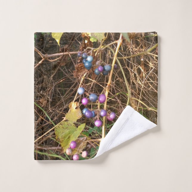 Wild Porcelain Berry Vine In Nature Towel (Toallita)
