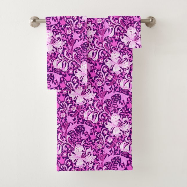 William Morris Iris y Lily, Amethyst Purple (In situ)