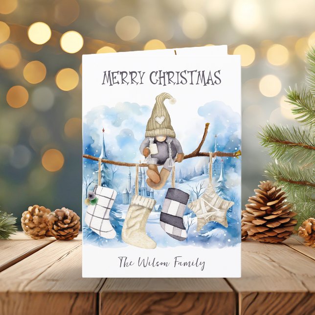 Winter Lady Gnome en la Rama Feliz Navidad (Winter Lady Gnome on Branch Merry Christmas Holiday Card)