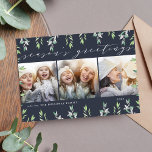Winter Sage | Tarjeta de Collage de fotos de vacac<br><div class="desc">Elegante tarjeta fotográfica de vacaciones cuenta con un borde de follaje de color verde pálido dibujado a mano sobre un rico fondo azul de medianoche. Añade tres de tus fotos cuadradas favoritas alineadas una al lado de la otra. Los "Saludos de la temporada" aparecen en la parte superior de la...</div>