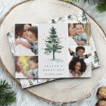Winter Splendor | Tarjeta de Collage de fotos de v<br><div class="desc">Con un diseño de tarjetas de vacaciones sencillo y elegante, nuestra tarjeta de collage de fotos Winter Splendor cuenta con cuatro fotos favoritas dispuestas en forma de collage, con un árbol de navidad color verde adornado con estrellas en el centro. Personaliza con tu personalizado el saludo de vacaciones y los...</div>