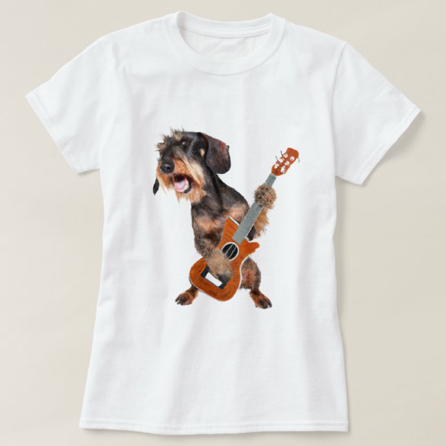 Wirehair Dachshund Tocando Camiseta De Guitarra (Diseño del anverso)