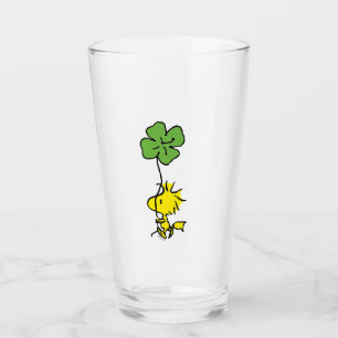 Woodstock cargando Shamrock