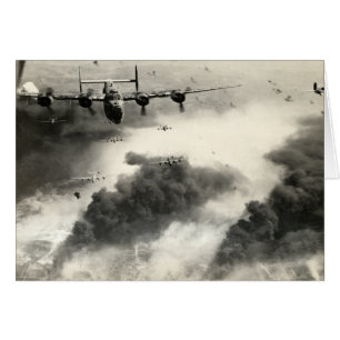WWII B-24s sobre los campos petrolíferos de