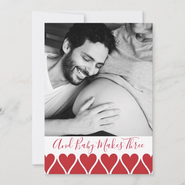 Y el bebé hace tres Invitaciones de embarazo fotog (Anverso)