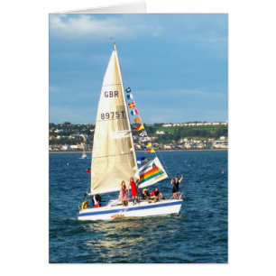 Yate con las banderas