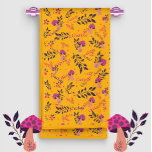 Yellow Fuchsia Funny Mushrooms Personalizado Baby<br><div class="desc">Los hongos amarillos y fucsia son divertidos y el bosque encantado con la toalla de mano con nombre de bebé Personalizado, regalo para los niños! ¡Una idea maravillosa para personalizar su cuarto de baño y su vajilla! Los champiñones de un jardín de hadas encantadas son el tema principal de este...</div>