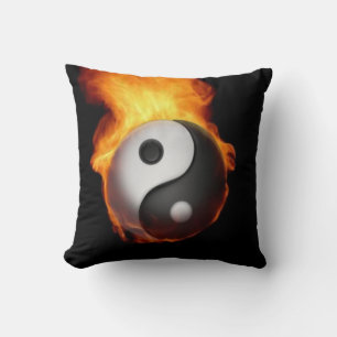 Yin Yang en llamas Almohada