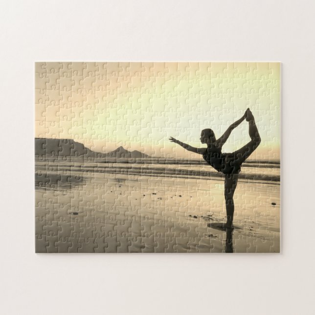 YOGA EN EL rompecabezas DE LA PLAYA (Horizontal)