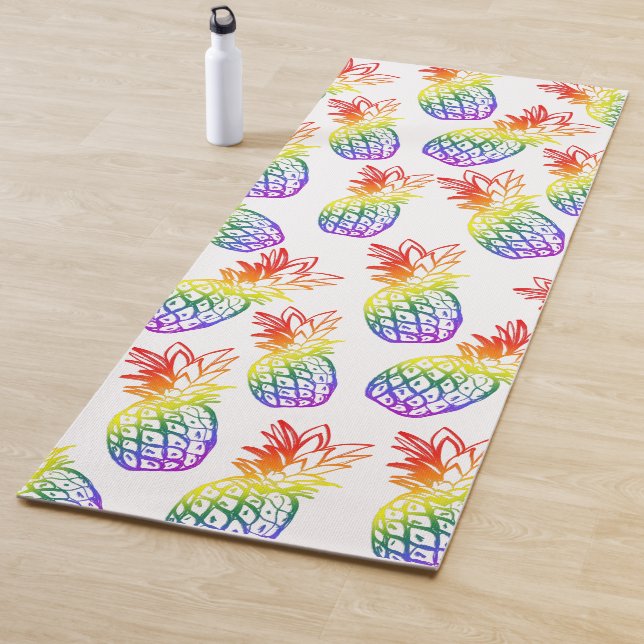 Yoga Mat con una piña arcoiris vibrante (In situ)