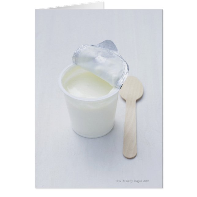 Yogurt en taza desechable abierta (Frente)