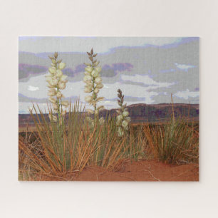 Yucca del desierto en el rompecabezas del florecim