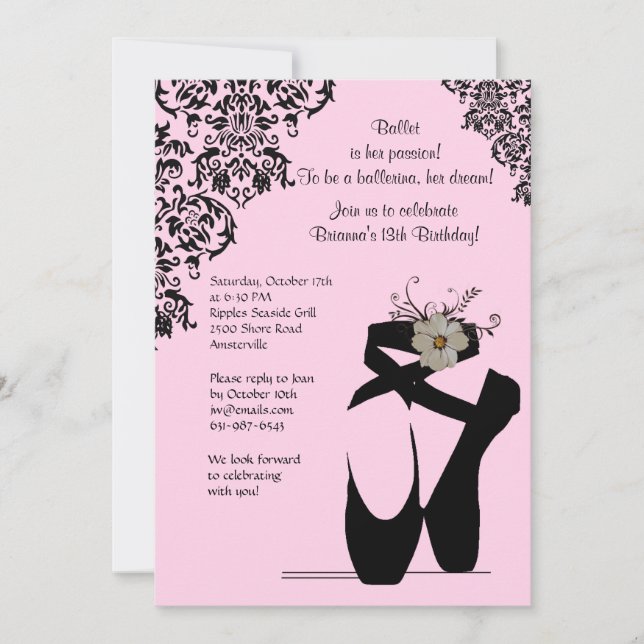 Zapatos de dedo del pie con la invitación negra (Anverso)