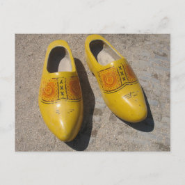 Zapatos holandeses de madera en tarjeta postal Hol