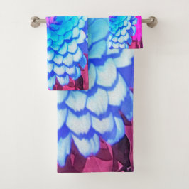 Zinnia azul bonito en el jardín de verano morado